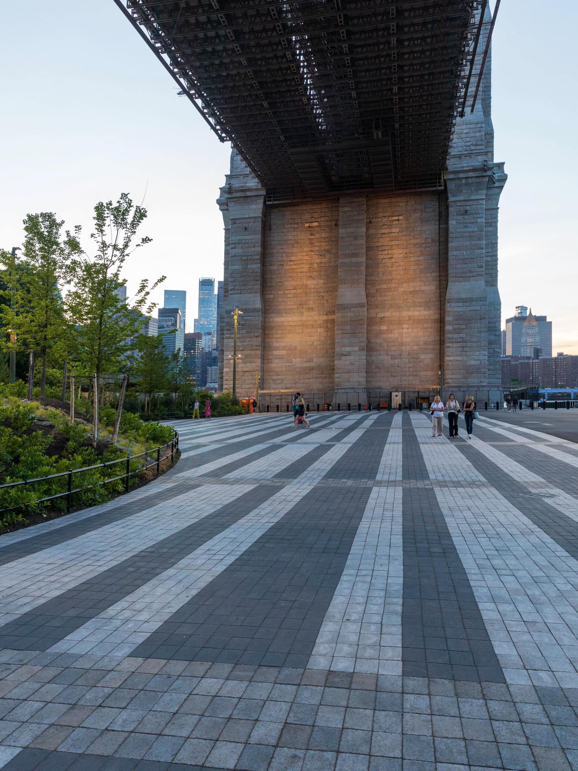 Brooklyn Bridge - Brooklyn Bridge Park, image size:1920x2560